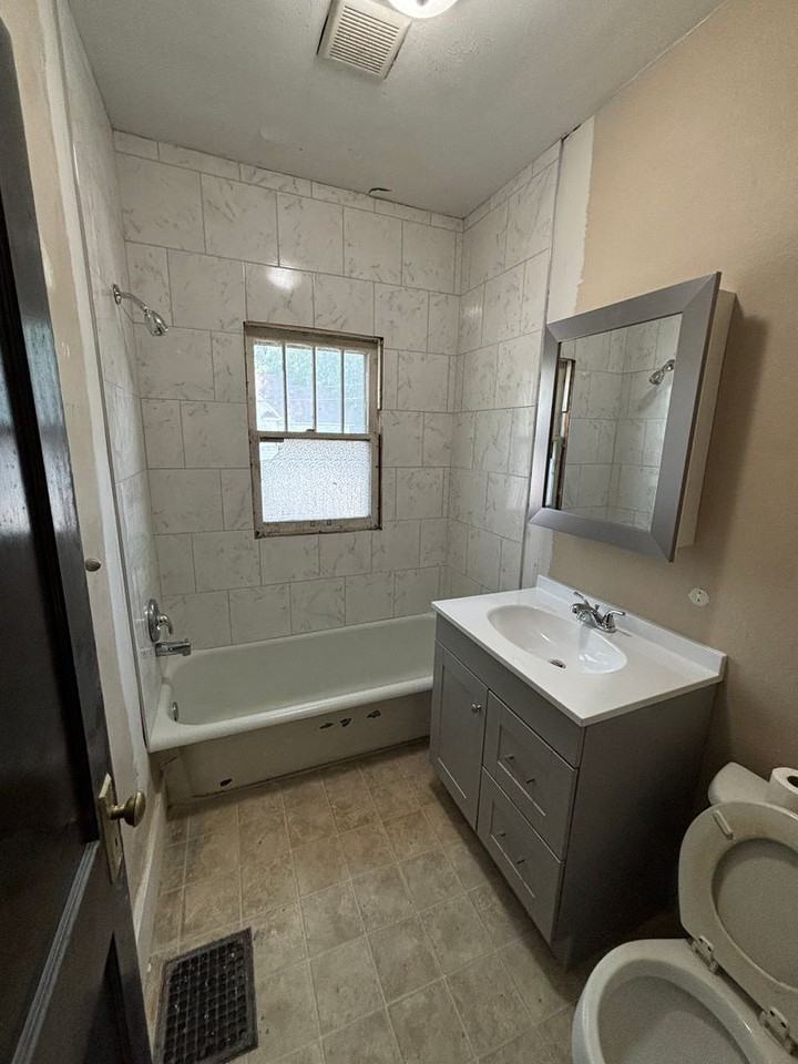 709 E Main St - Photo 2 of 19