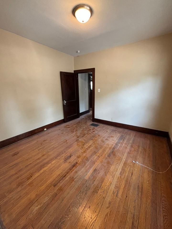 709 E Main St - Photo 5 of 19