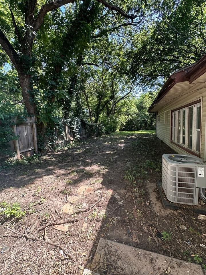 3111 E Glen Oaks Dr - Photo 2 of 14