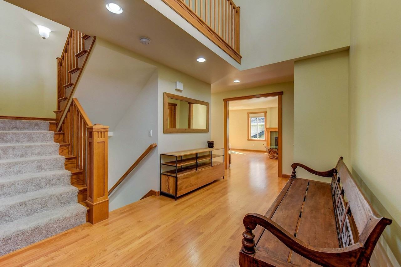 11226 Ne 67th St - Photo 3 of 36