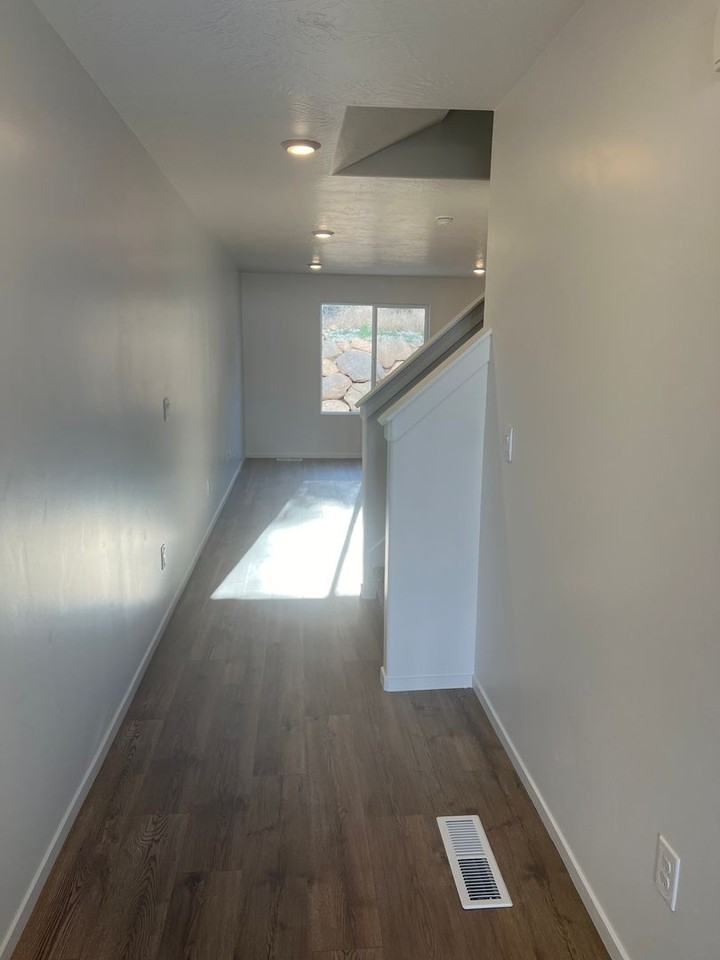 532 S Rockwell Ln - Photo 2 of 36