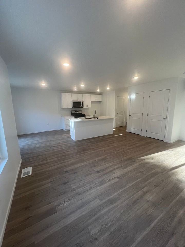 532 S Rockwell Ln - Photo 4 of 36