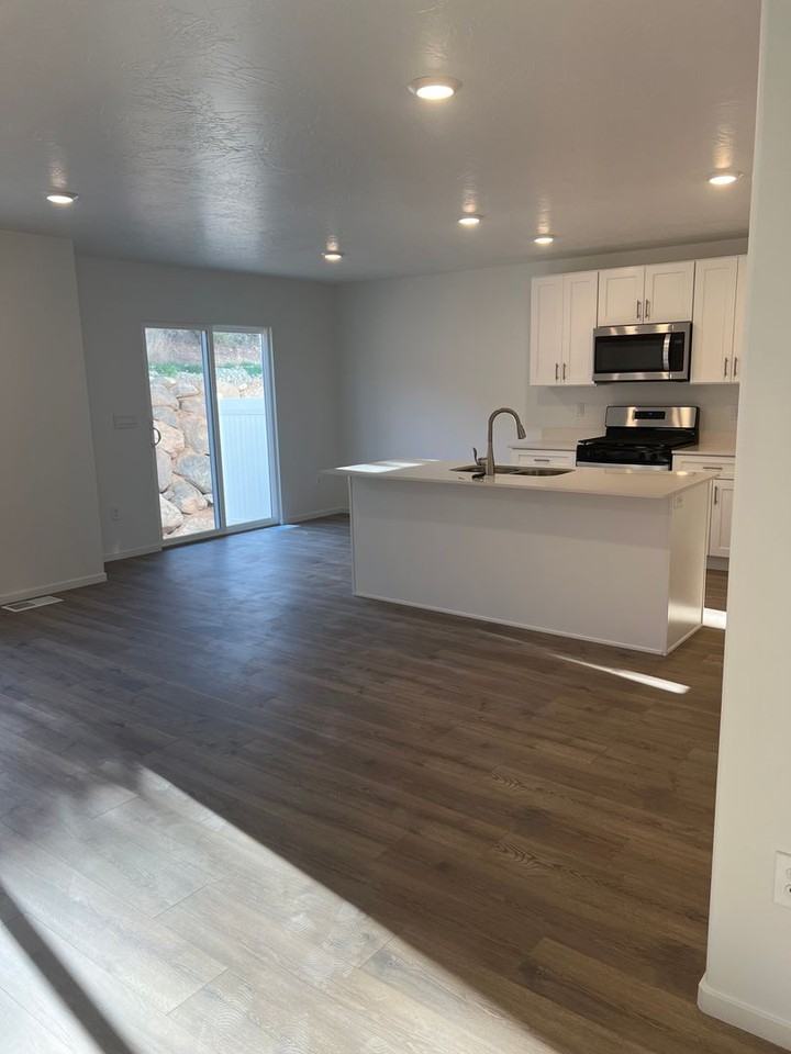 532 S Rockwell Ln - Photo 5 of 36