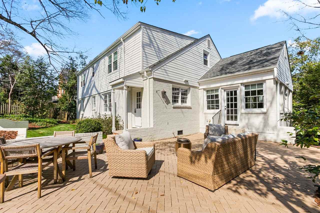 203 Elmwood Dr - Photo 4 of 39