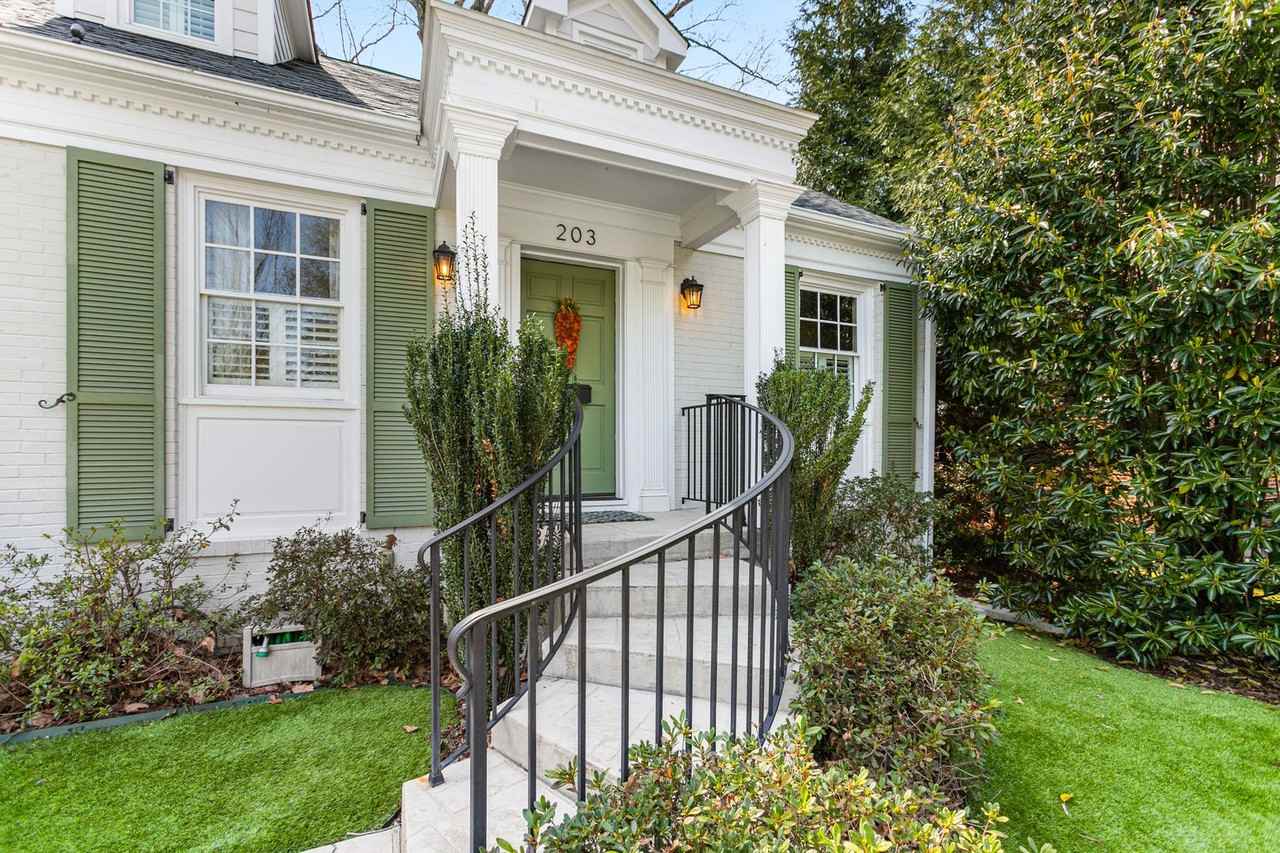 203 Elmwood Dr - Photo 6 of 39