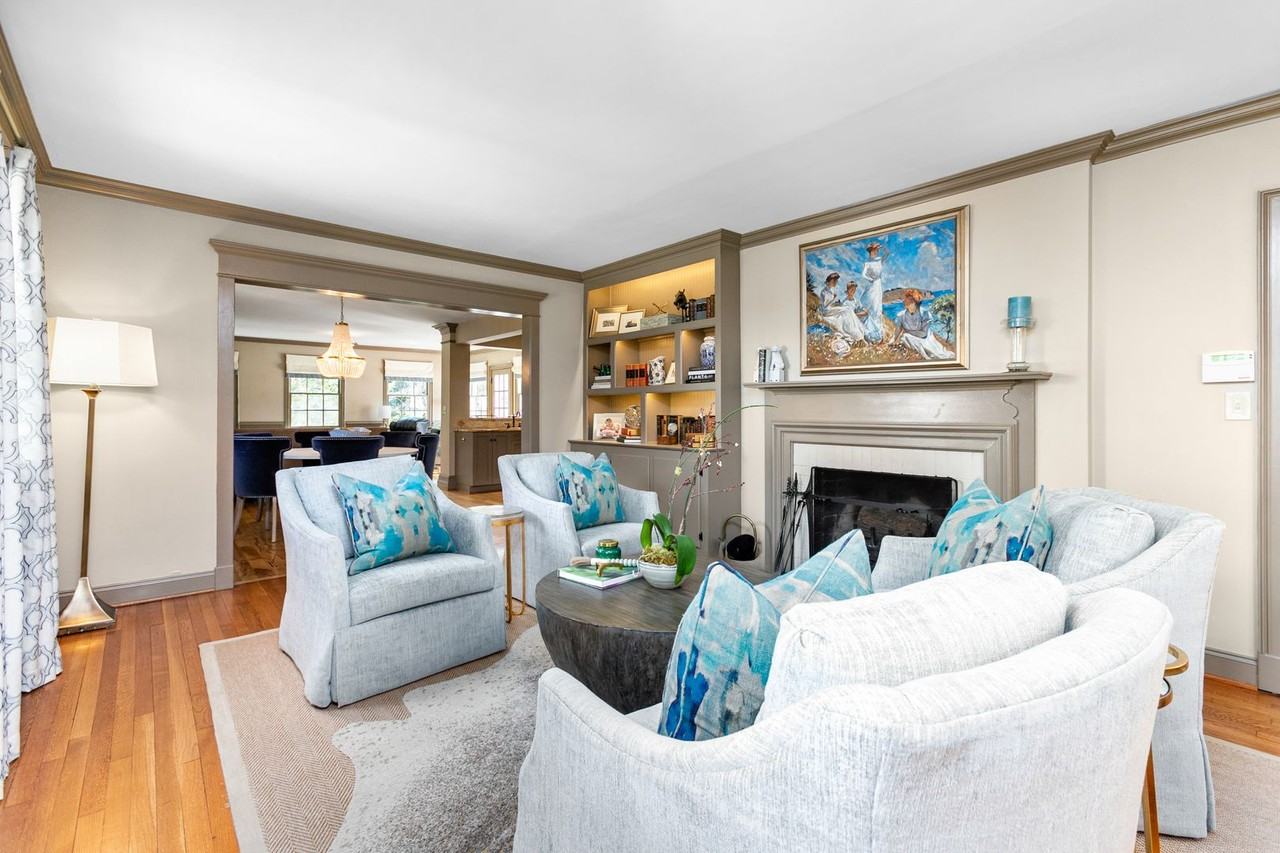 203 Elmwood Dr - Photo 7 of 39