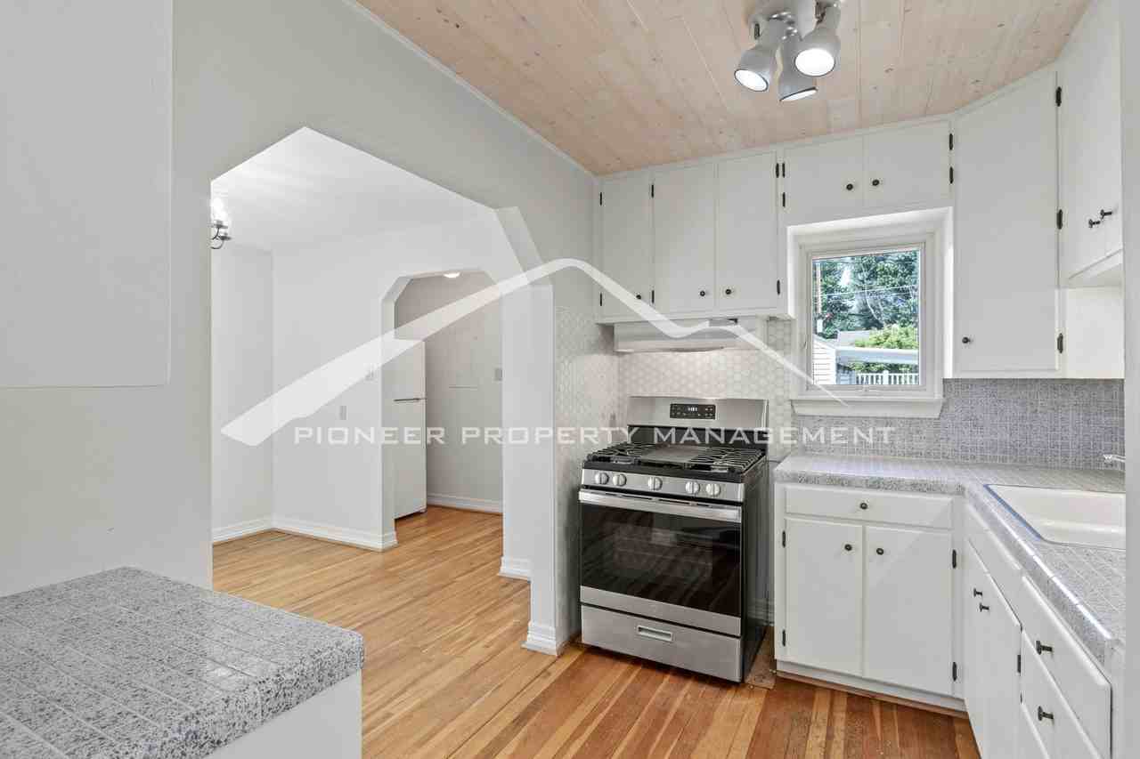 1324 N Franklin St - Photo 4 of 25