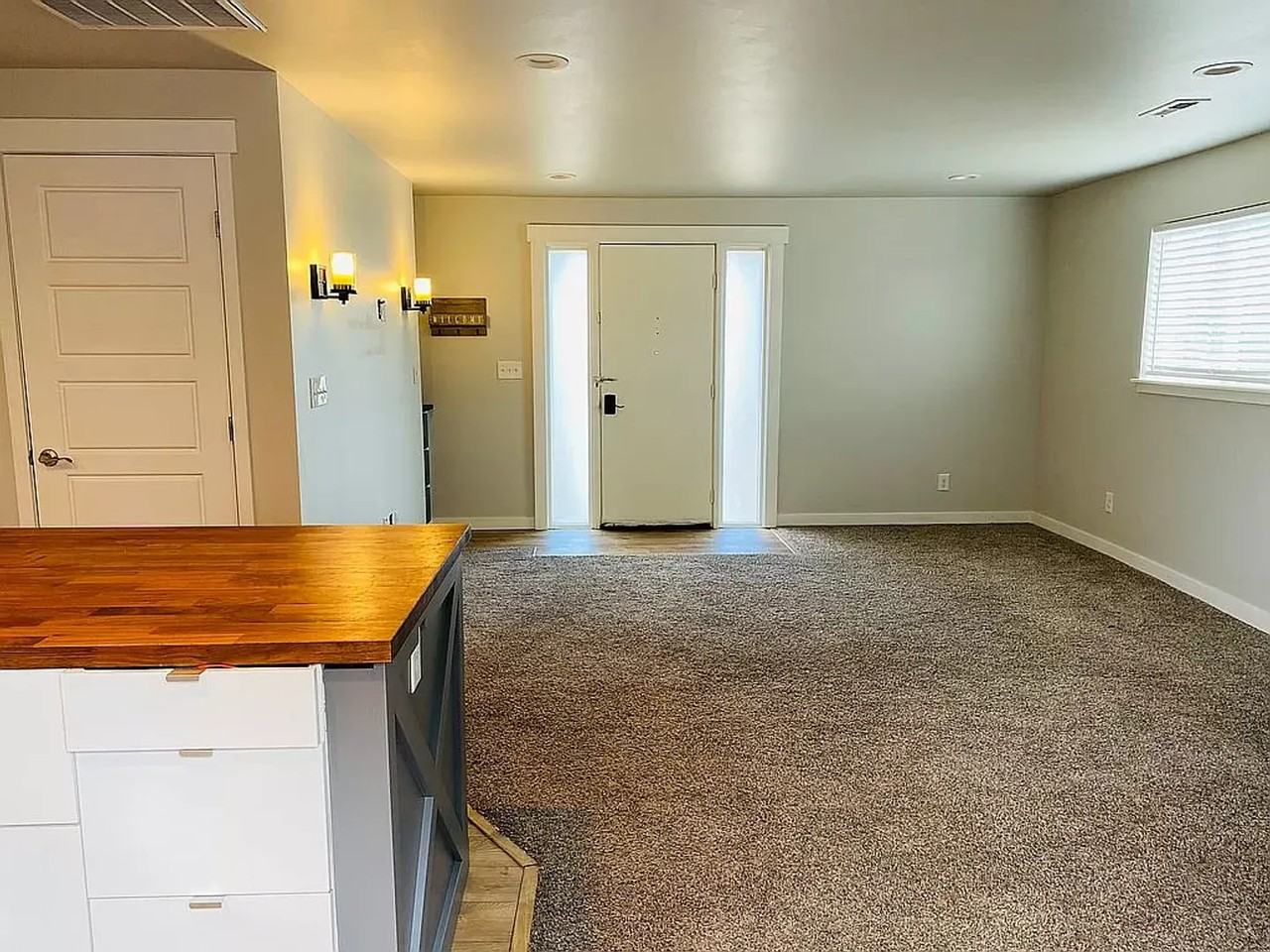4220 49th Ave Ne - Photo 3 of 20