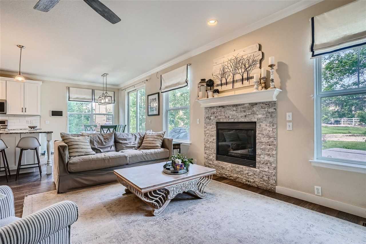 16518 Red Rock Ln - Photo 3 of 44