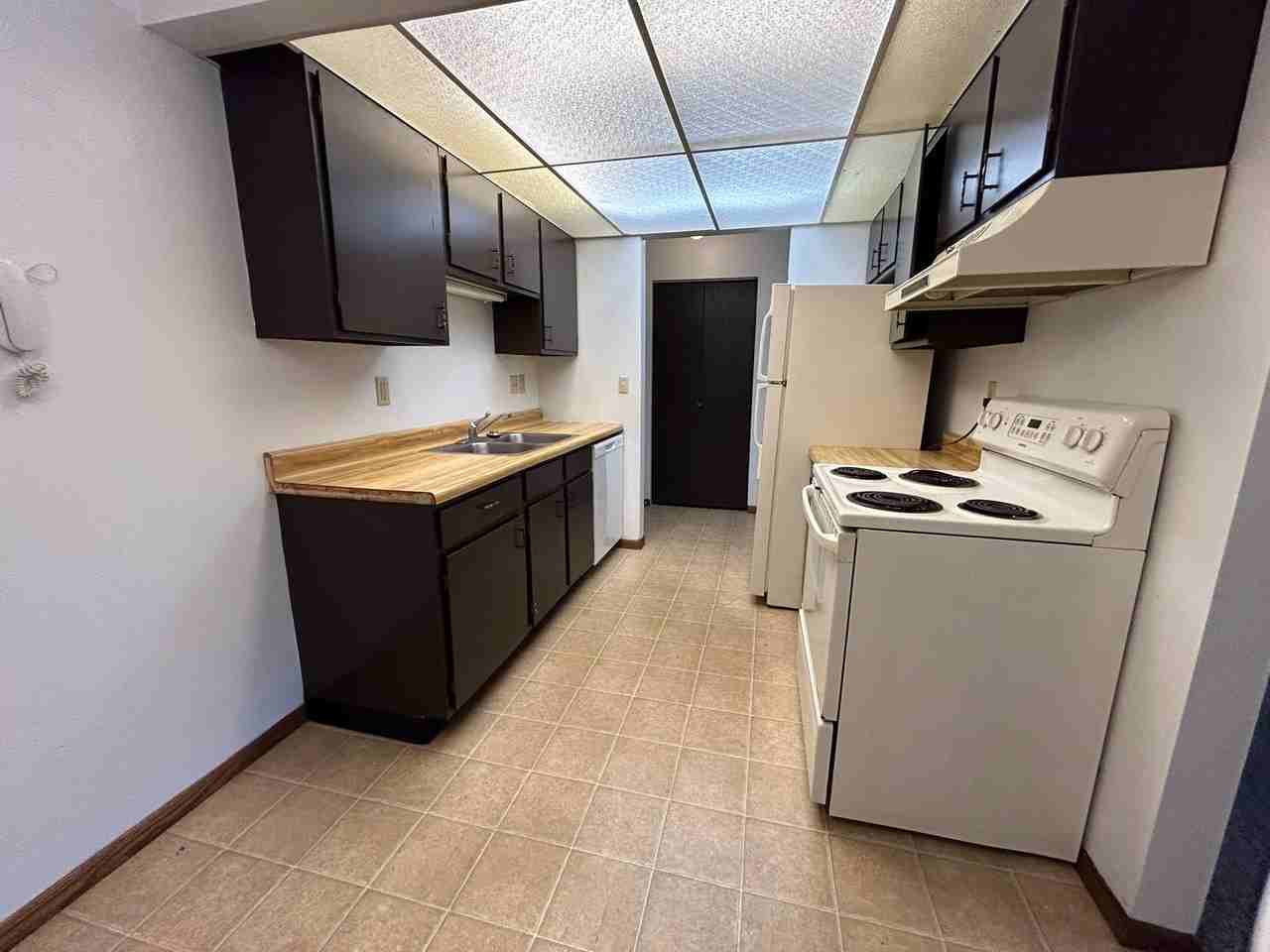 671 24th St W - Photo 3 of 10