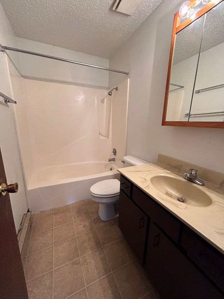 671 24th St W - Photo 6 of 10