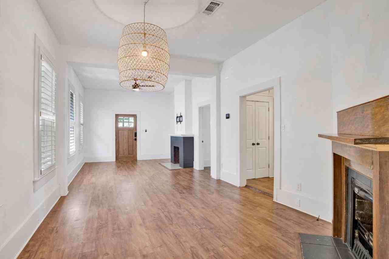 916 E Gonzalez St - Photo 2 of 14