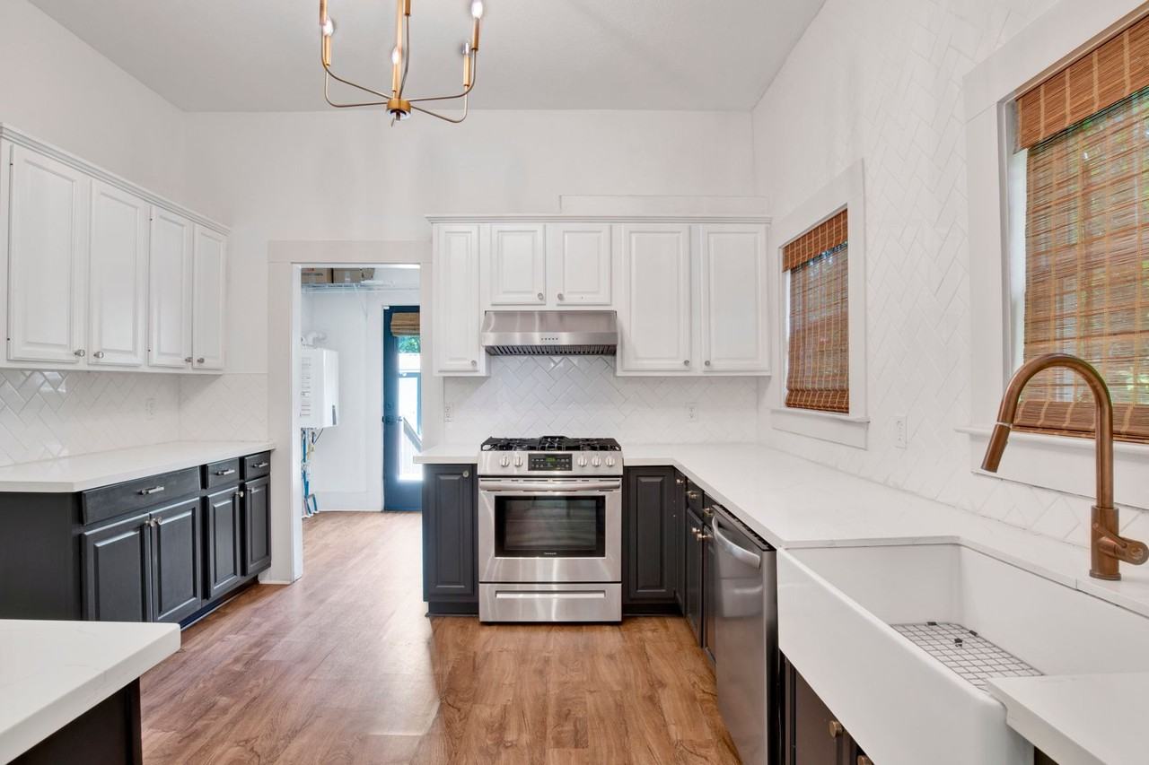 916 E Gonzalez St - Photo 4 of 14