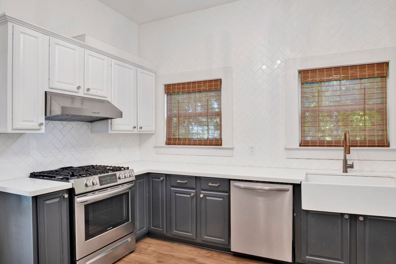 916 E Gonzalez St - Photo 5 of 14