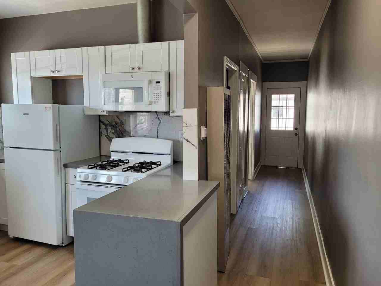 1140 E 15th St - Photo 2 of 9