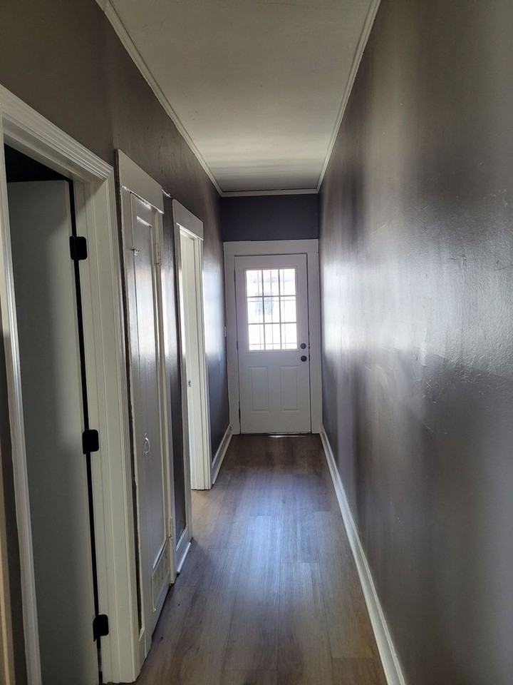 1140 E 15th St - Photo 3 of 9