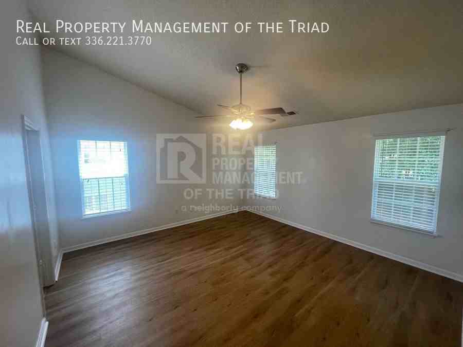 8 Hartsfield Ct - Photo 3 of 23