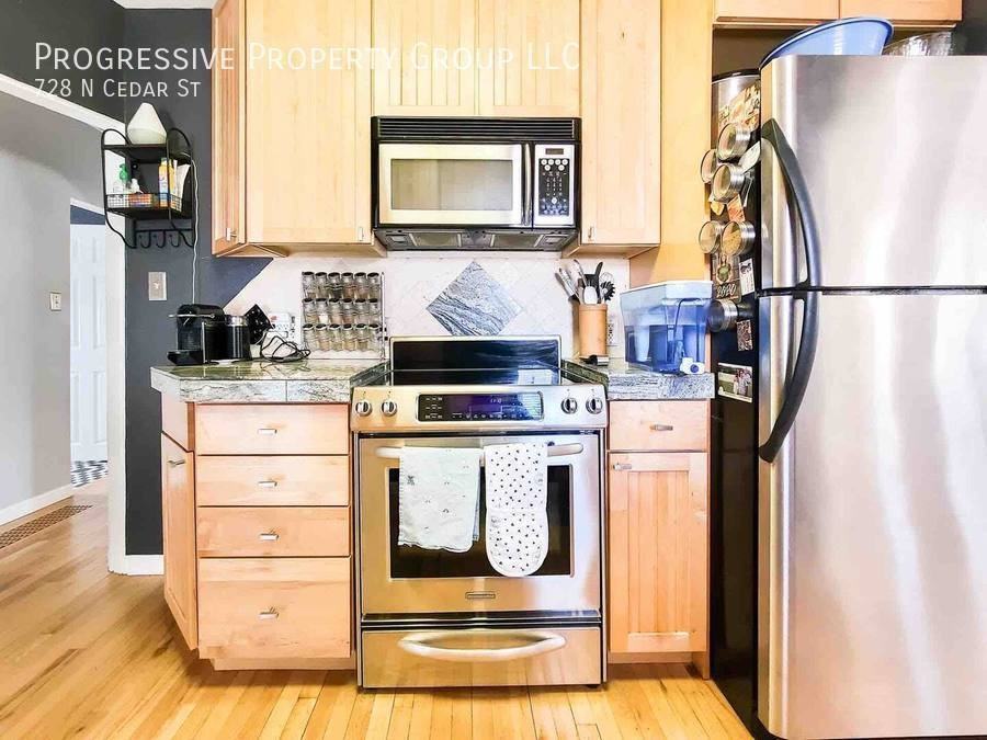 728 N Cedar St - Photo 2 of 29