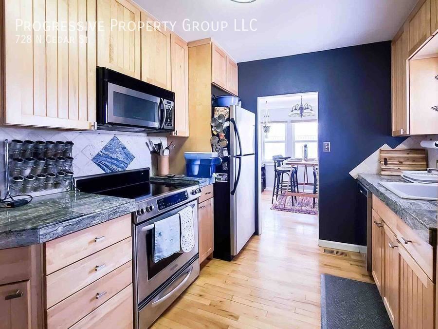 728 N Cedar St - Photo 3 of 29