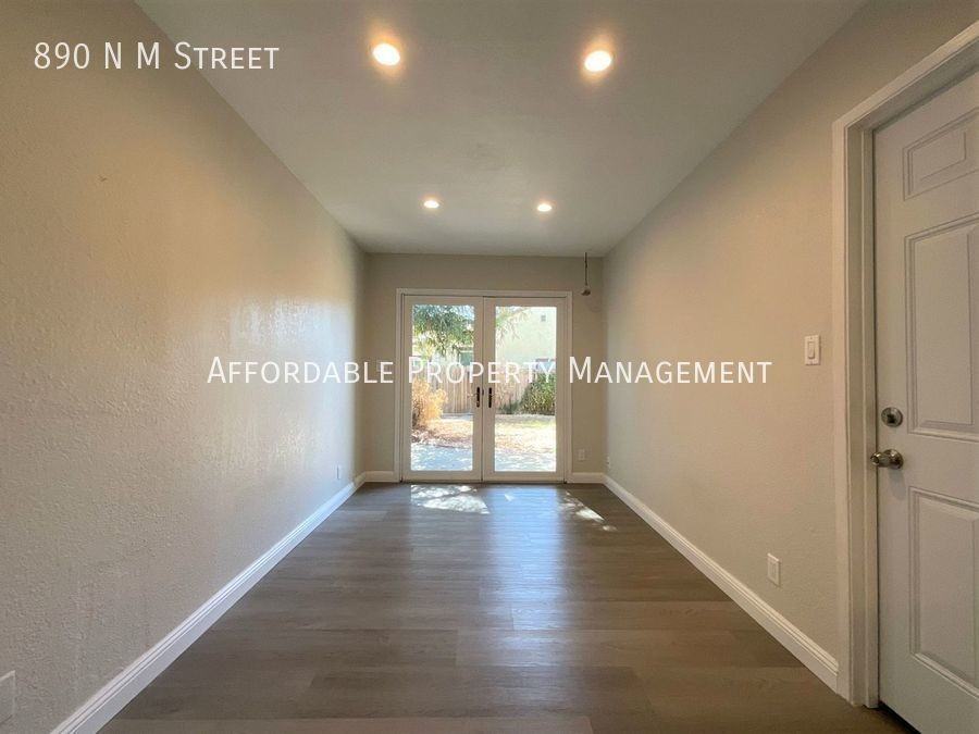 890 N M St - Photo 7 of 14