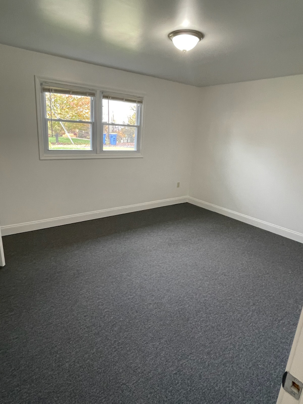 118 Summit St #B - Photo 2 of 9