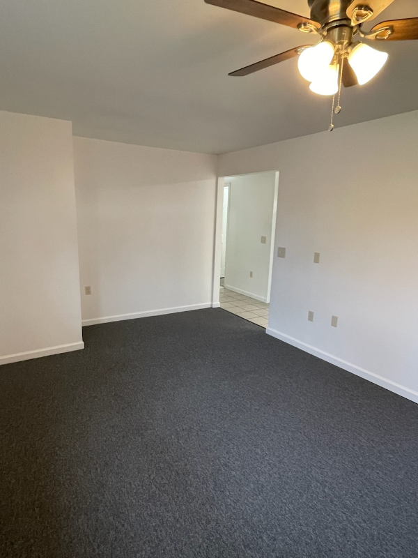 118 Summit St #B - Photo 3 of 9