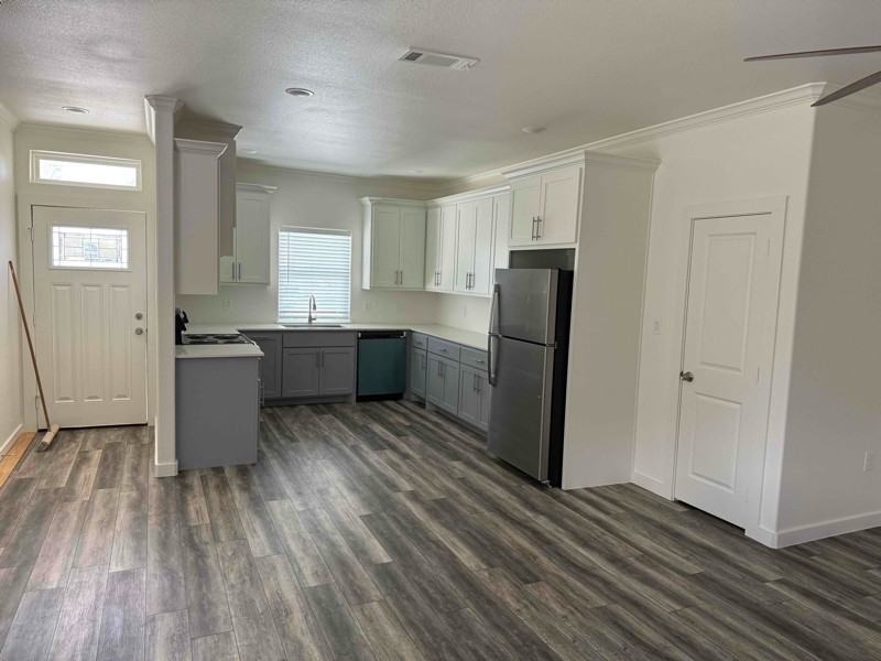 525 W Beddell St #A - Photo 3 of 15