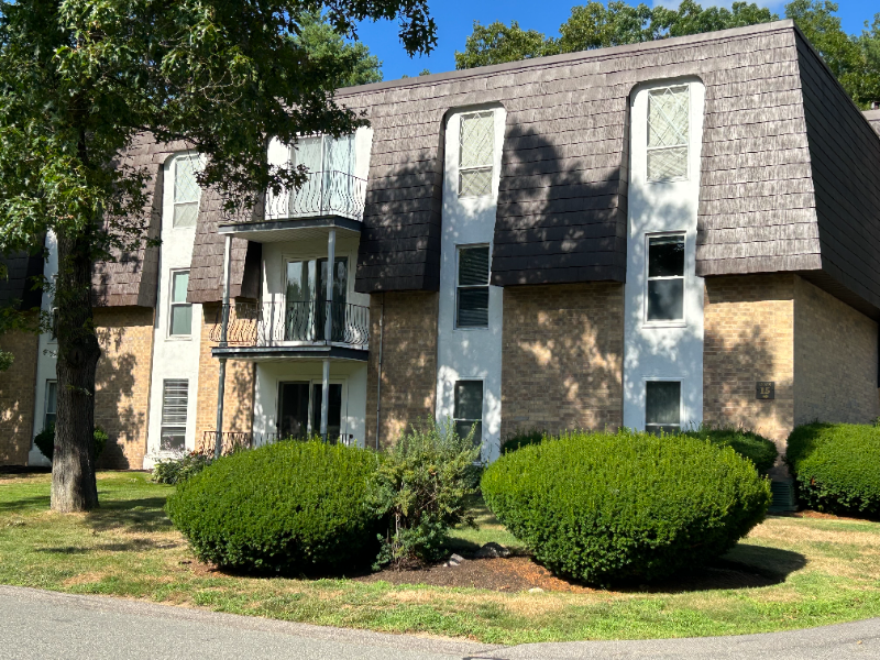 15 Shadowbrook Ln #15 - Photo 2 of 16