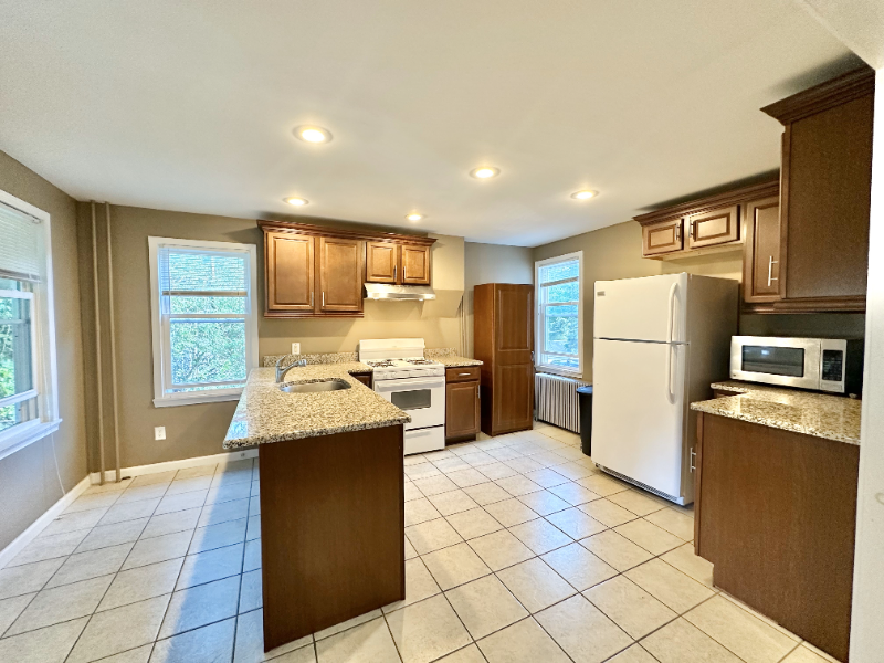 818 C St - Photo 6 of 18