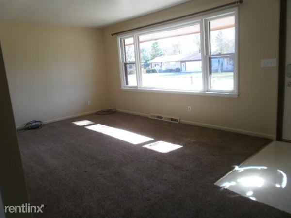 33136 Bernice Ave - Photo 3 of 17