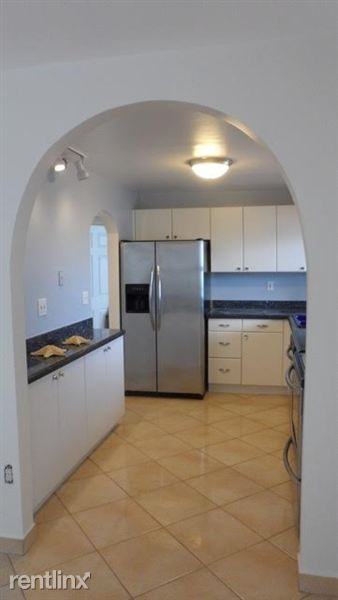 Bayview Tower Condo - Photo 3 of 6