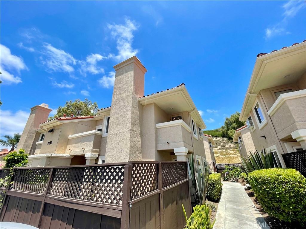 600 Sea Cliff Way Unit 604 - Photo 2 of 25