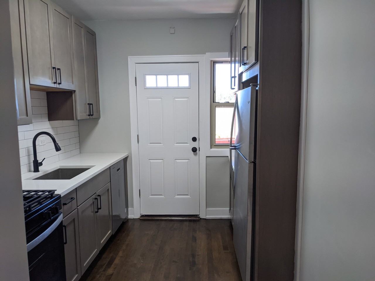 2537 Hartrey Ave #1 - Photo 4 of 15