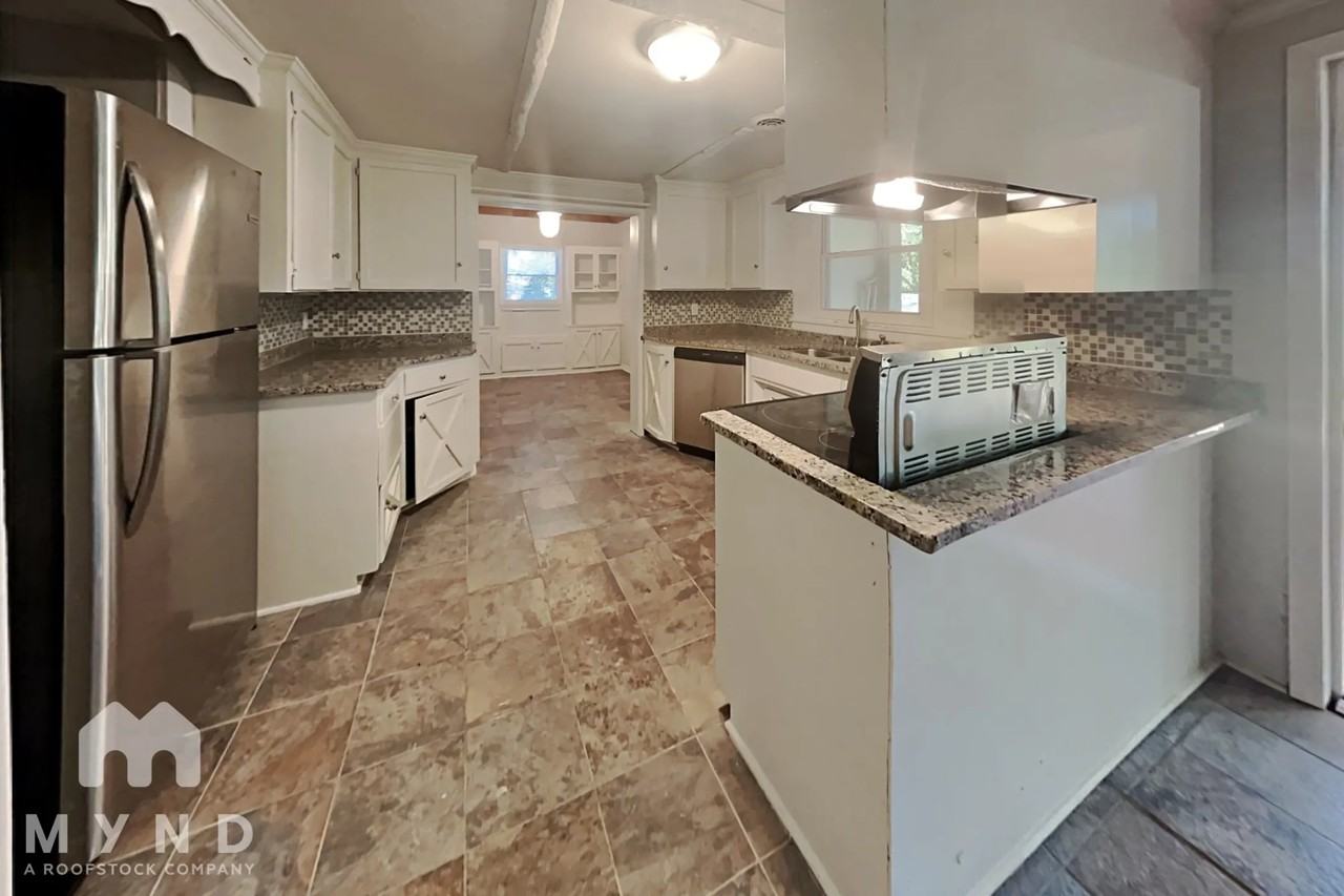 137 Roebuck Dr - Photo 3 of 23