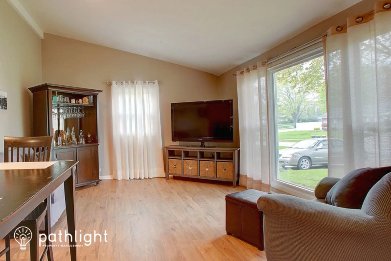 2733 Crabtree Ave - Photo 2 of 22