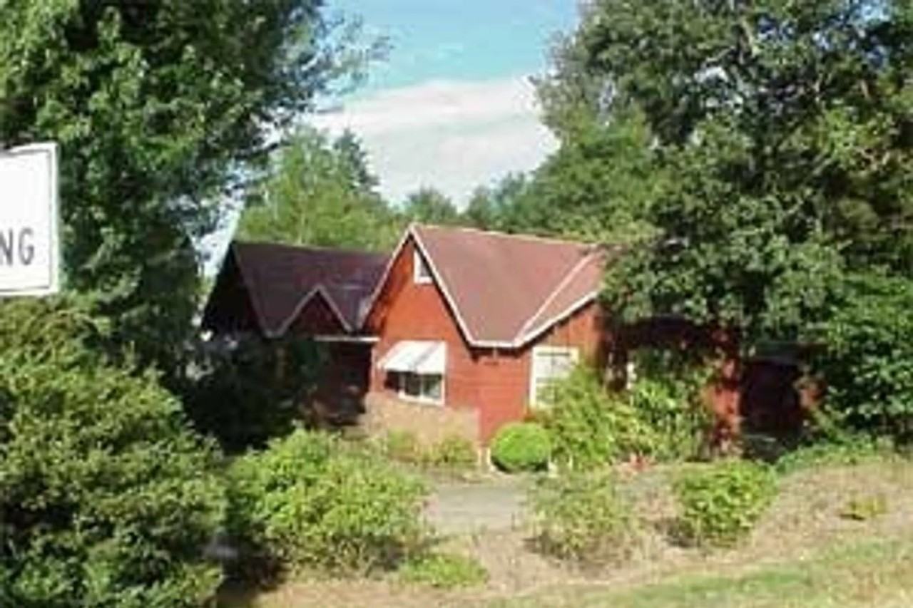 425 Sw Maplecrest Dr Rm 1 - Photo 2 of 10