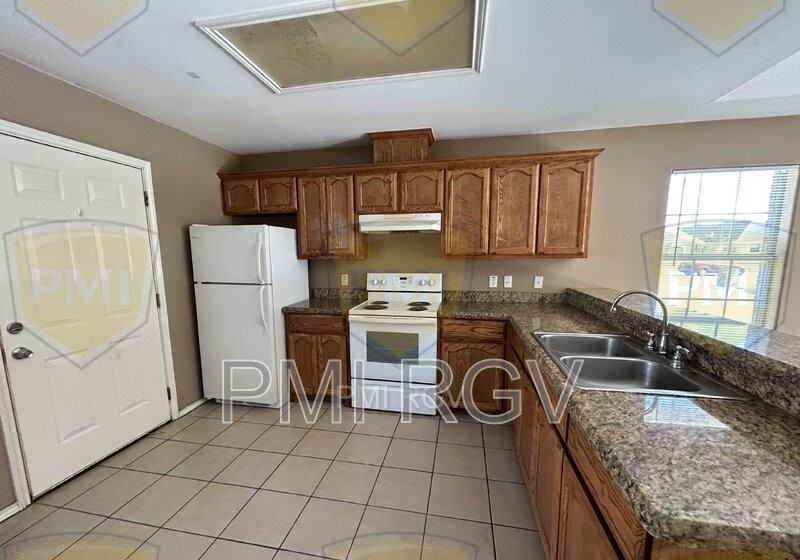3113 Carson St - Photo 2 of 10