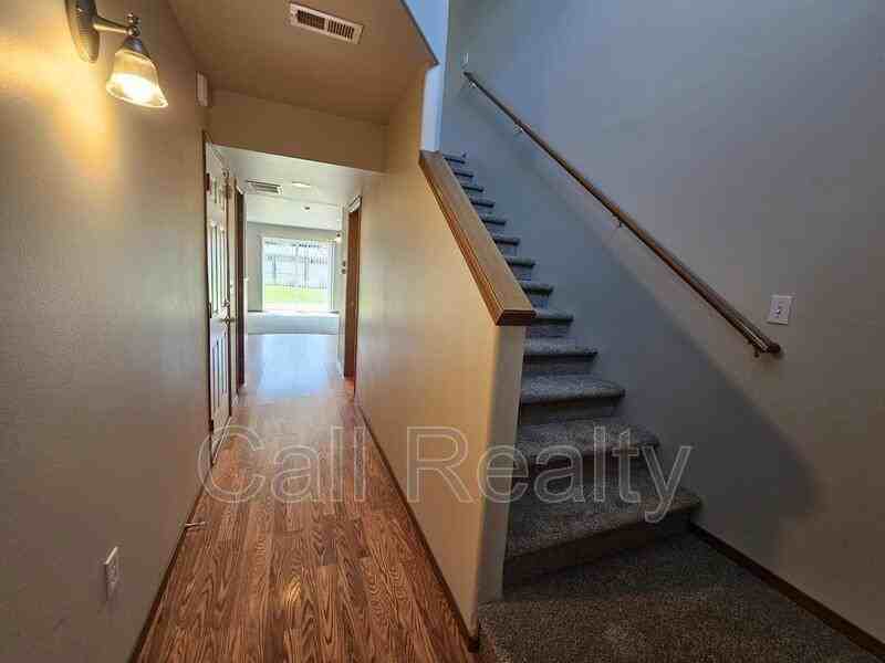 2420 E Joseph Ave - Photo 2 of 16