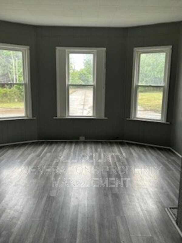 3110 W 84th St - Photo 4 of 6