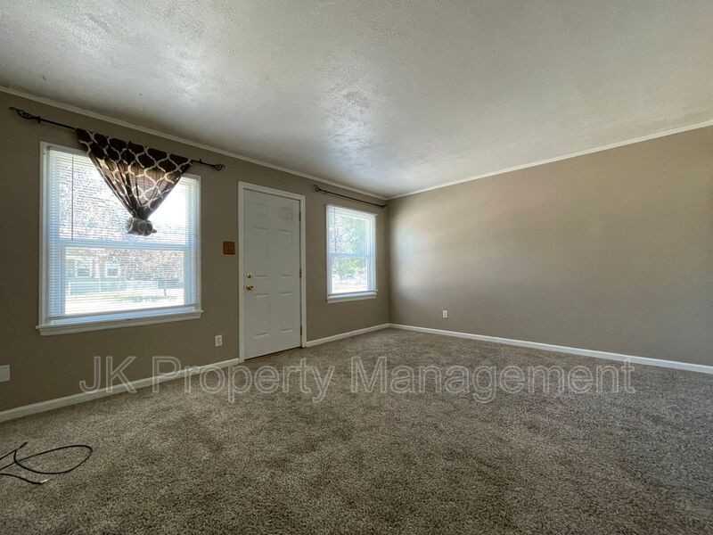 208 9th St N - Photo 2 of 10