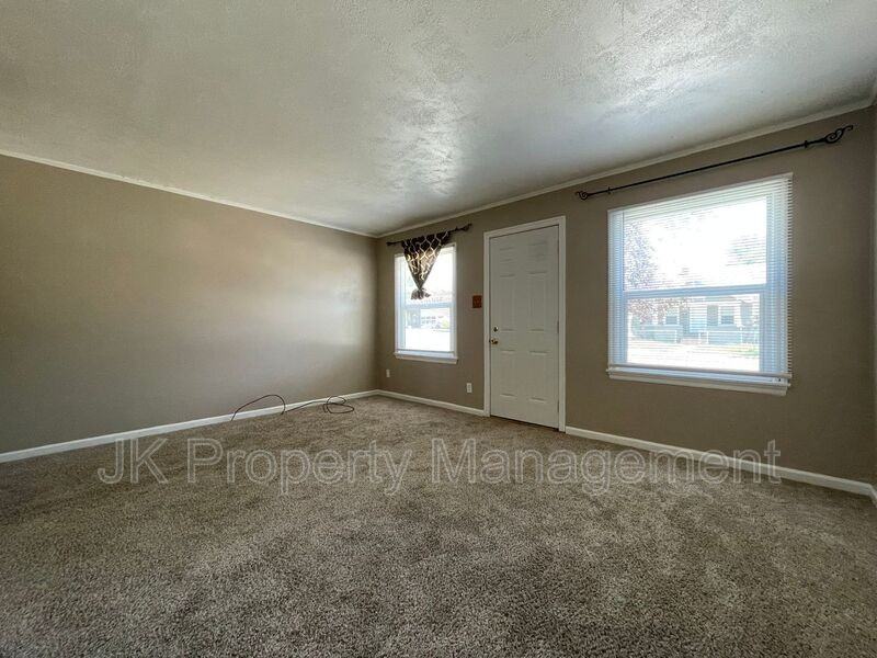 208 9th St N - Photo 3 of 10