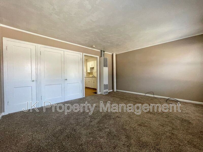 208 9th St N - Photo 5 of 10