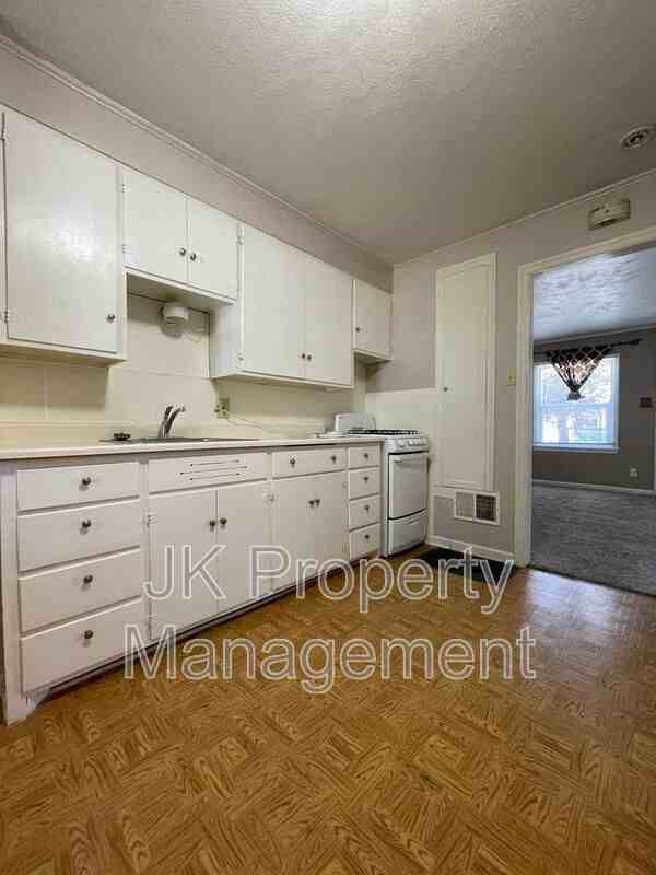 208 9th St N - Photo 7 of 10