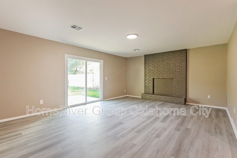 824 Nw 114th St - Photo 3 of 18