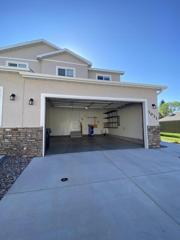 1031 Old Town Ln - Photo 2 of 34