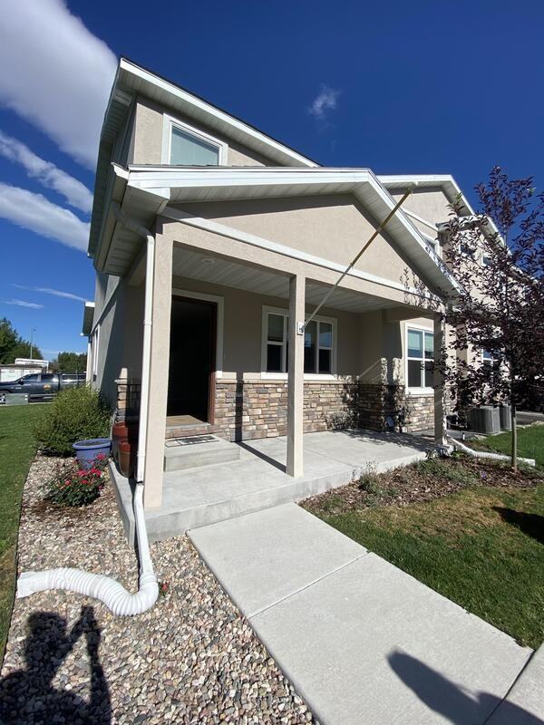 1031 Old Town Ln - Photo 3 of 34