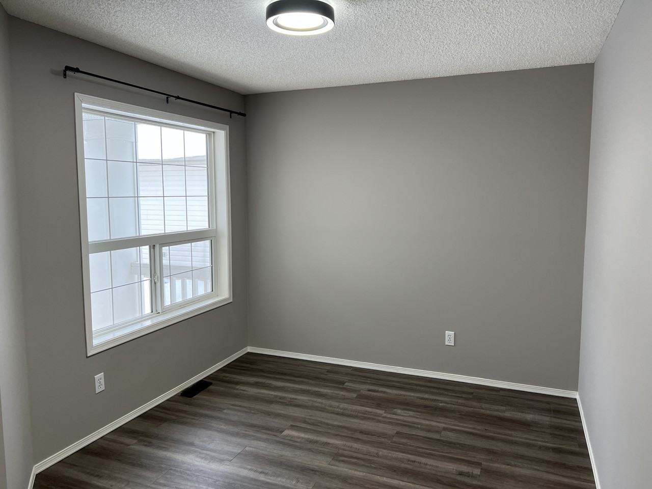 127 Ward Cres Nw - Photo 2 of 27