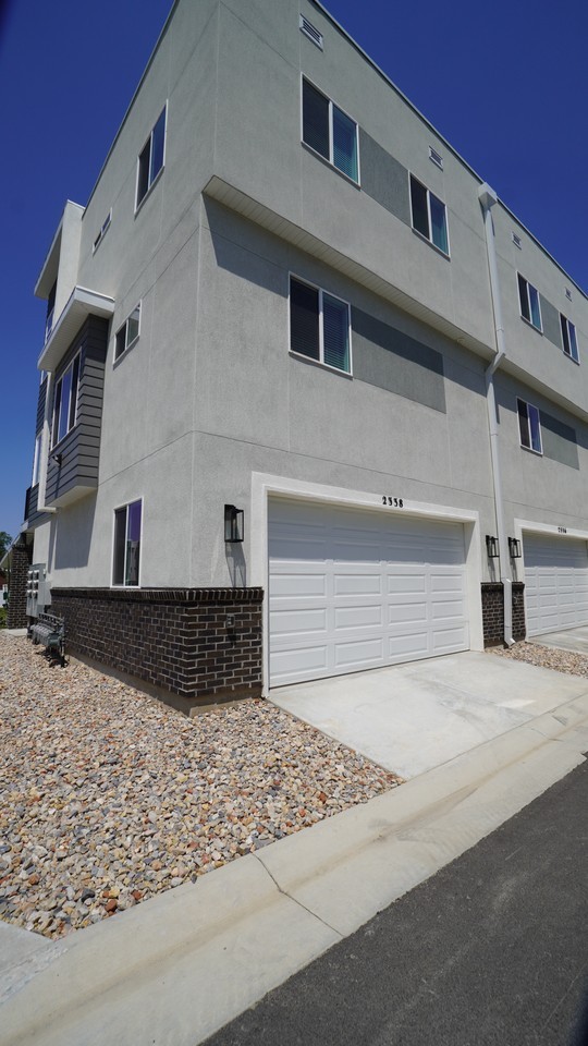 2338 W James Way - Photo 4 of 44