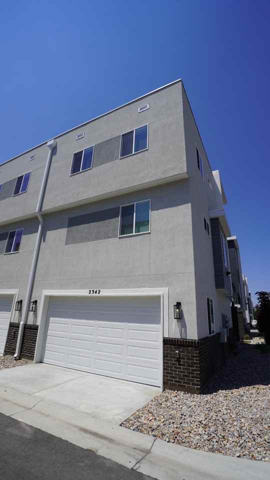 2342 W James Way - Photo 2 of 42