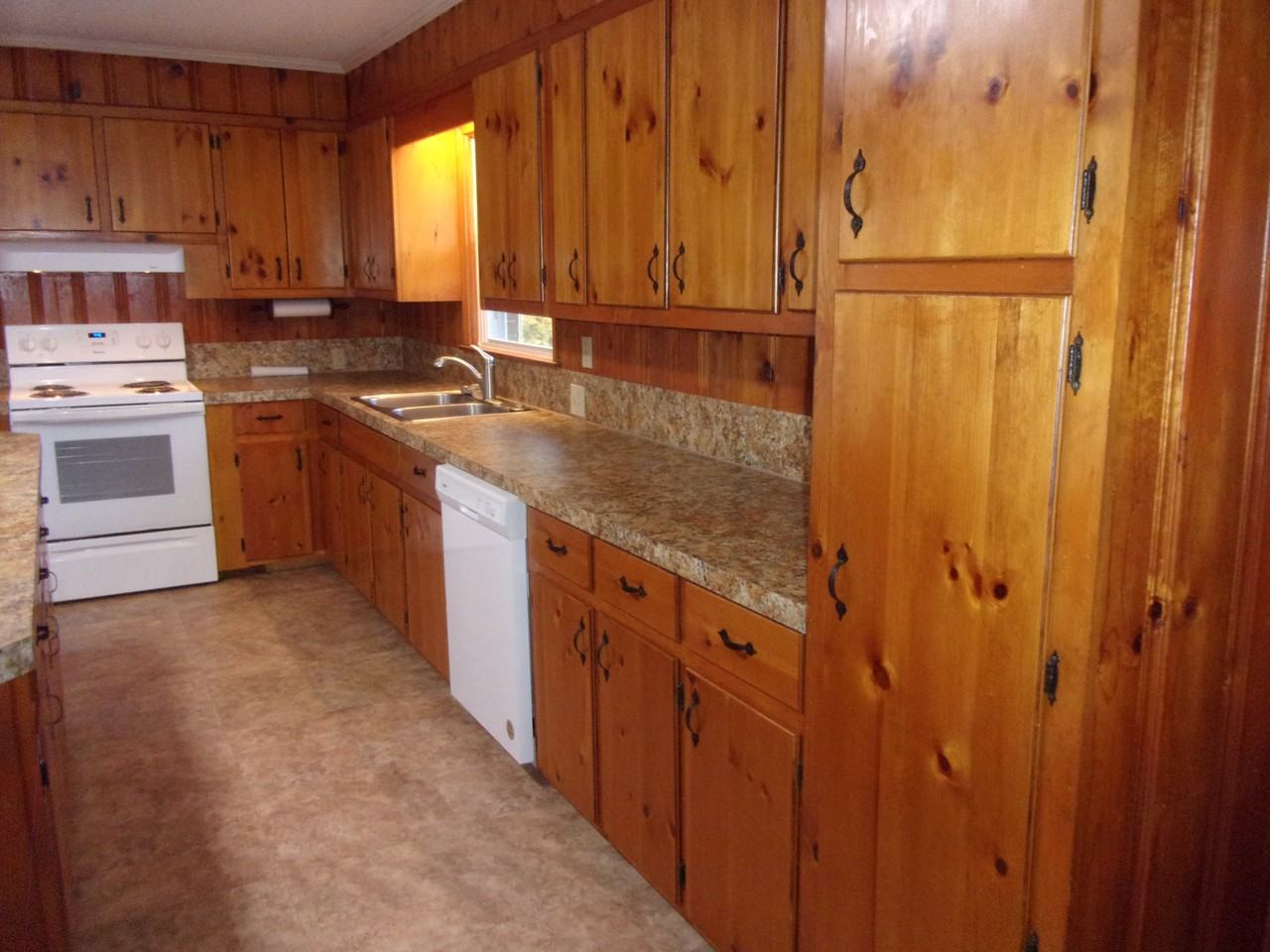 507 Valleyview Drive - Photo 2 of 14